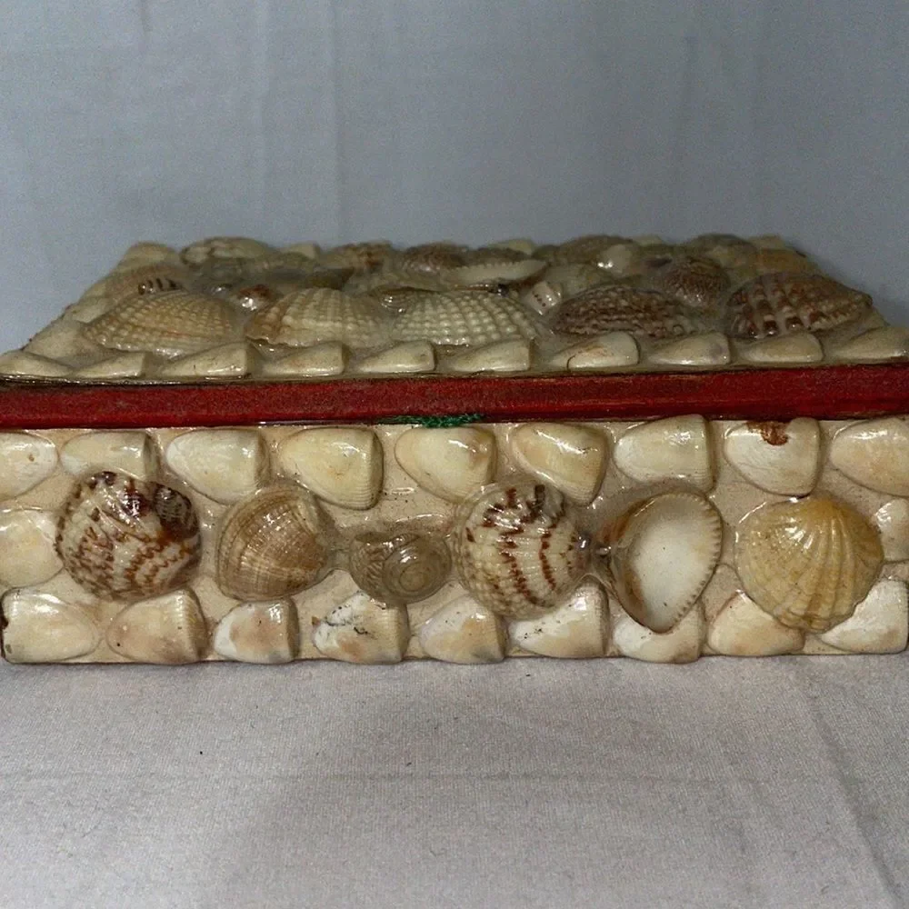 Shell Covered Small Box - Picture 4 of 9